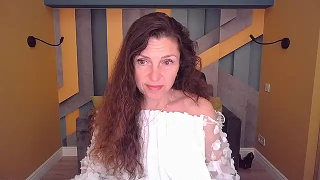 Snapshot of EllaLong chatting on 05-22-26, 11:30 EllaLong online show from 05-22-26, 11:30