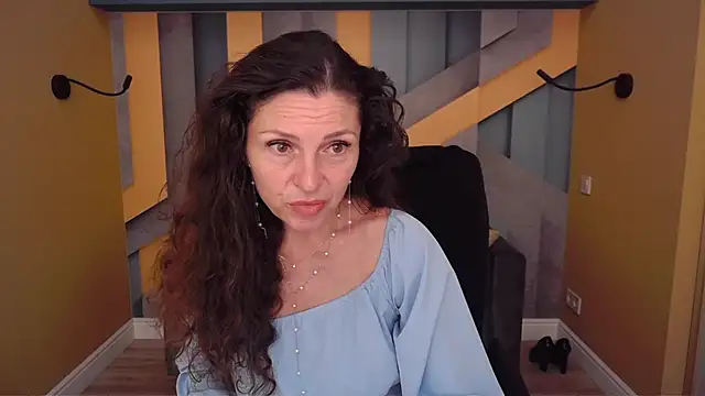 Snapshot of EllaLong chatting on 06-05-26, 11:49 EllaLong online show from 06-05-26, 11:49