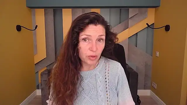 Snapshot of EllaLong chatting on 05-03-26, 11:26 EllaLong online show from 05-03-26, 11:26