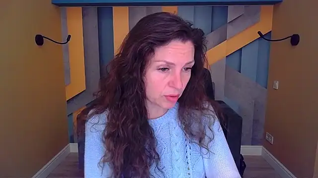 Snapshot of EllaLong chatting on 05-04-26, 11:24 EllaLong online show from 05-04-26, 11:24