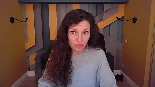 Snapshot of EllaLong chatting on 06-02-26, 11:32 EllaLong online show from 06-02-26, 11:32