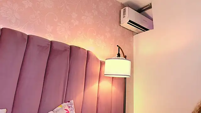 NaiaGils online show from 02-24-26, 07:48