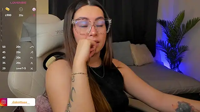 dakottaa  online show from 11-27-25, 11:38