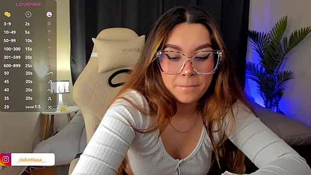 dakottaa  online show from 11-11-25, 11:42