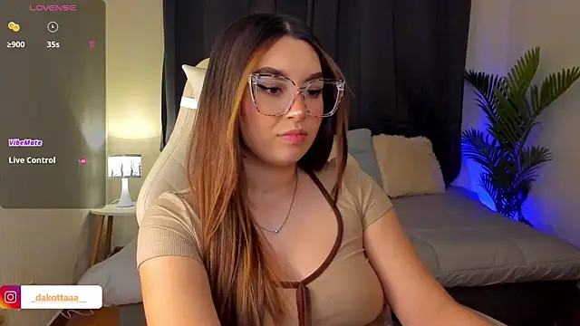 Snapshot of dakottaa_ chatting on 10-11-25, 11:06 dakottaa online show from 10-11-25, 11:06