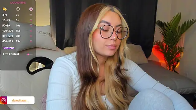 Snapshot of dakottaa_ chatting on 05-15-26, 11:25 dakottaa online show from 05-15-26, 11:25