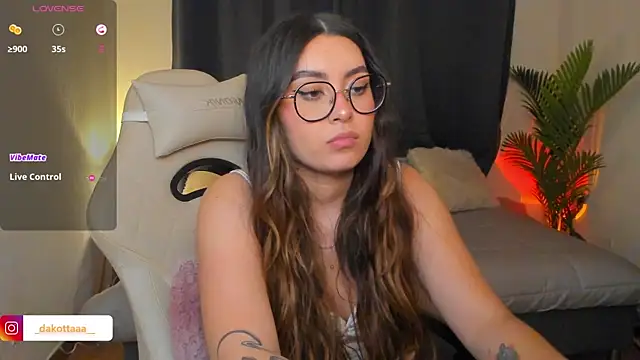 dakottaa  online show from 04-07-26, 11:39