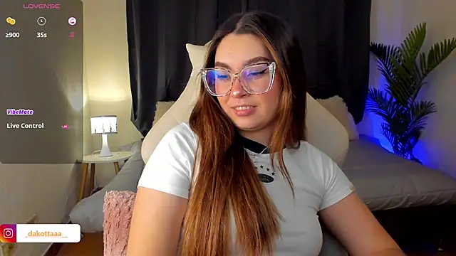 dakottaa  online show from 10-23-25, 11:36