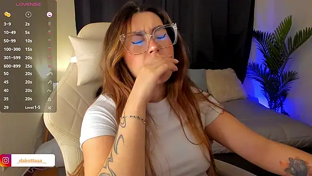 dakottaa  online show from 11-06-25, 11:09