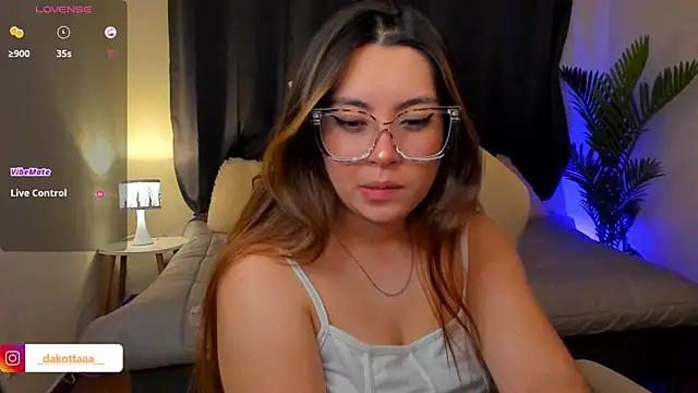 dakottaa  online show from 12-02-25, 11:39