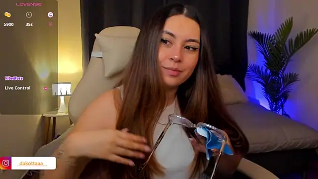dakottaa  online show from 12-17-25, 12:26