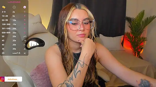 Snapshot of dakottaa_ chatting on 05-31-26, 12:05 dakottaa online show from 05-31-26, 12:05