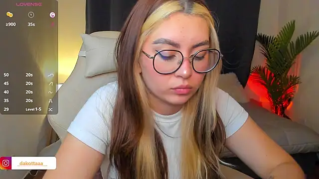 Snapshot of dakottaa_ chatting on 05-20-26, 12:29 dakottaa online show from 05-20-26, 12:29