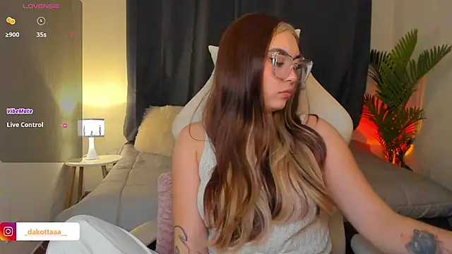 dakottaa  online show from 04-22-26, 11:33