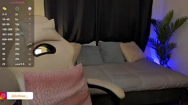 dakottaa  online show from 11-20-25, 11:58