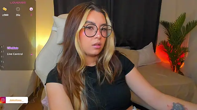 Snapshot of dakottaa_ chatting on 07-11-26, 01:50 dakottaa online show from 07-11-26, 01:50