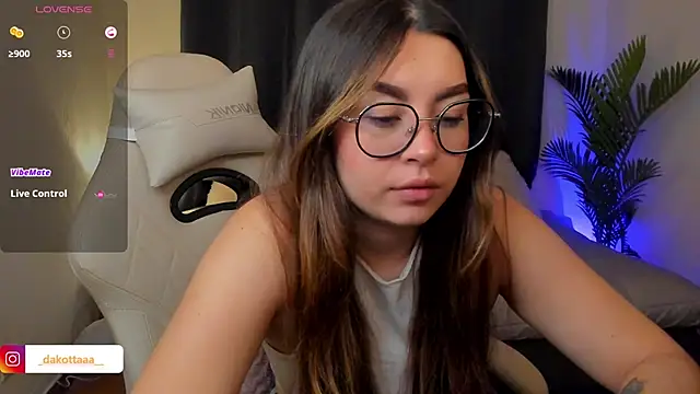 dakottaa  online show from 11-24-25, 11:49
