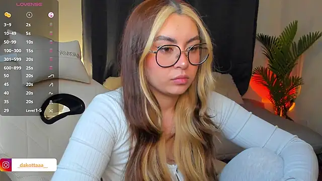 Snapshot of dakottaa_ chatting on 05-15-26, 10:52 dakottaa online show from 05-15-26, 10:52