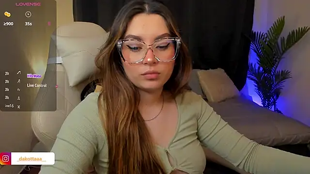 dakottaa  online show from 11-18-25, 11:37