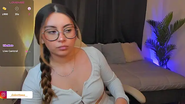 dakottaa  online show from 02-11-26, 11:37