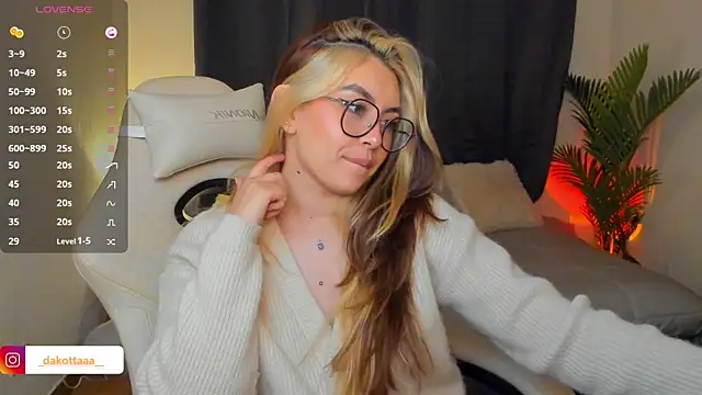 Snapshot of dakottaa_ chatting on 05-15-26, 12:08 dakottaa online show from 05-15-26, 12:08