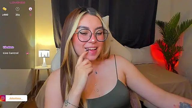 Snapshot of dakottaa_ chatting on 07-02-26, 03:23 dakottaa online show from 07-02-26, 03:23