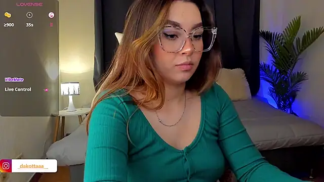 Snapshot of dakottaa_ chatting on 10-15-25, 11:24 dakottaa online show from 10-15-25, 11:24