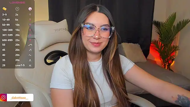 dakottaa  online show from 04-09-26, 11:33