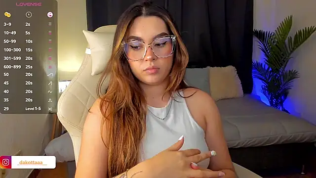 Snapshot of dakottaa_ chatting on 10-13-25, 11:05 dakottaa online show from 10-13-25, 11:05