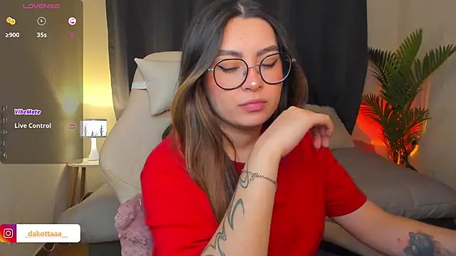 dakottaa  online show from 04-08-26, 11:39