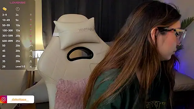 dakottaa  online show from 11-28-25, 11:38