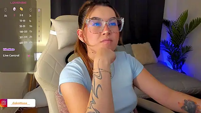 dakottaa  online show from 10-30-25, 11:34