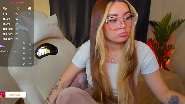 Snapshot of dakottaa_ chatting on 07-17-26, 01:03 dakottaa online show from 07-17-26, 01:03