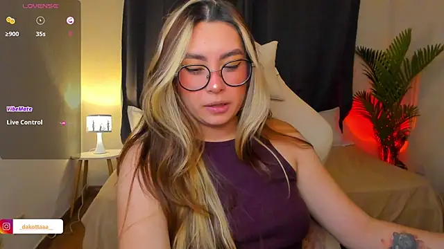 Snapshot of dakottaa_ chatting on 07-25-26, 12:07 dakottaa online show from 07-25-26, 12:07