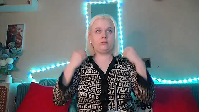 Karolina love  online show from 01-25-25, 06:13