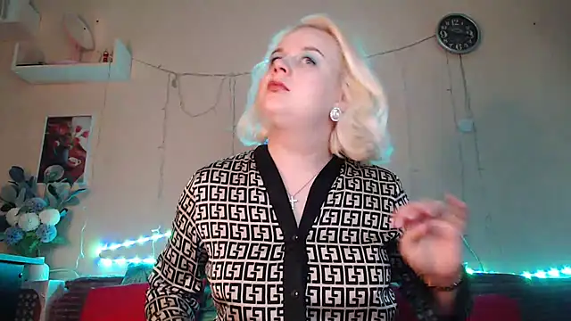 Karolina love  online show from 01-09-25, 03:44