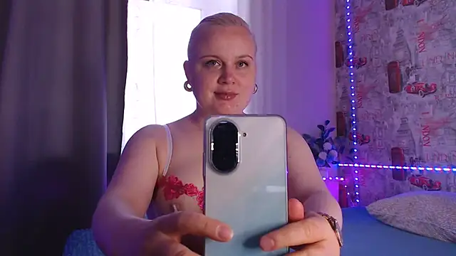 Snapshot of Karolina_love_ chatting on 05-27-26, 04:14 Karolina love online show from 05-27-26, 04:14