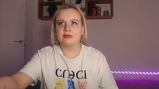 Karolina love  online show from 11-21-25, 07:57