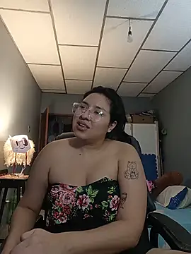 Snapshot of DanelyLopez chatting on 05-23-26, 10:42 DanelyLopez online show from 05-23-26, 10:42