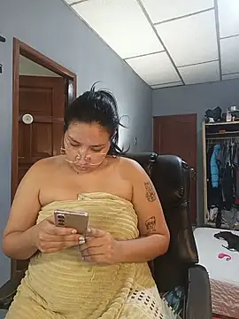 Snapshot of DanelyLopez chatting on 06-12-26, 01:58 DanelyLopez online show from 06-12-26, 01:58