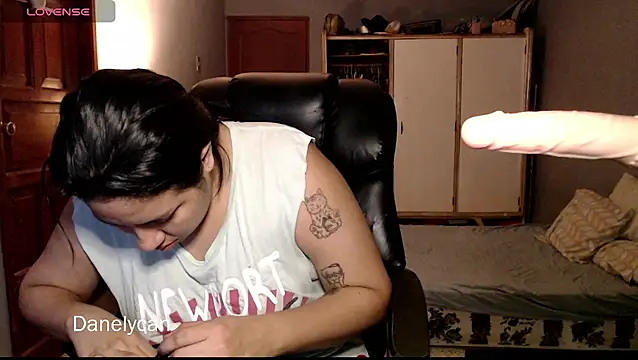 Snapshot of DanelyLopez chatting on 05-08-26, 01:20 DanelyLopez online show from 05-08-26, 01:20