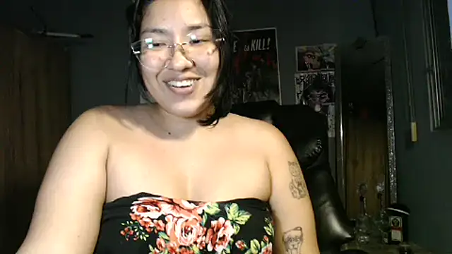 Snapshot of DanelyLopez chatting on 10-03-25, 11:28 DanelyLopez online show from 10-03-25, 11:28