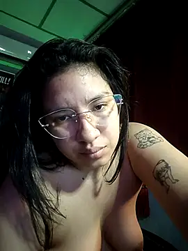 Snapshot of DanelyLopez chatting on 02-07-25, 01:04 DanelyLopez online show from 02-07-25, 01:04