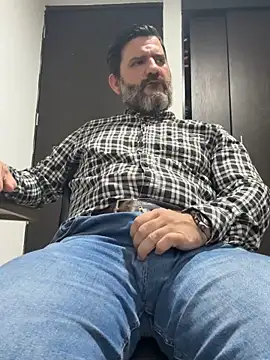 Snapshot of Maxi_TheBigDaddy chatting on 06-04-26, 11:04 Maxi TheBigDaddy online show from 06-04-26, 11:04