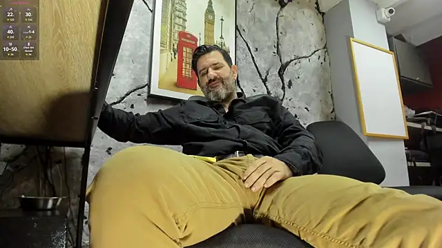 Snapshot of Maxi_TheBigDaddy chatting on 05-20-26, 01:08 Maxi TheBigDaddy online show from 05-20-26, 01:08