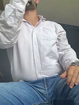 Snapshot of Maxi_TheBigDaddy chatting on 06-03-26, 01:12 Maxi TheBigDaddy online show from 06-03-26, 01:12