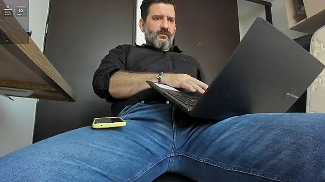 Snapshot of Maxi_TheBigDaddy chatting on 05-26-26, 01:09 Maxi TheBigDaddy online show from 05-26-26, 01:09