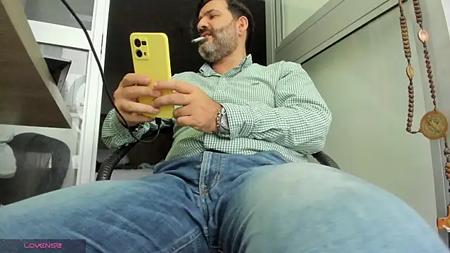 Maxi TheBigDaddy online show from 04-17-26, 01:25