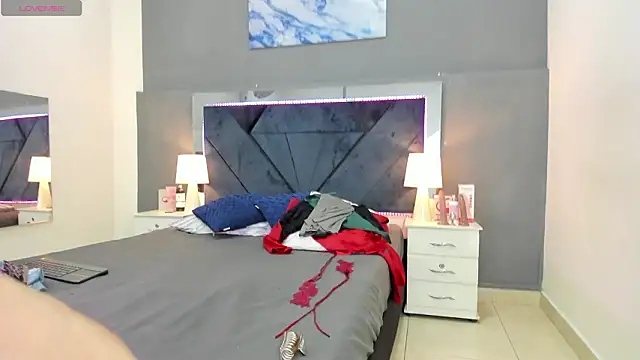 Lauralove 69 online show from 03-14-26, 06:36