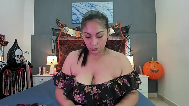 Lauralove 69 online show from 10-30-25, 08:17